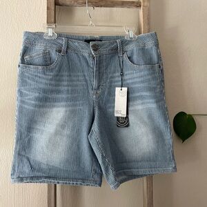 NWT 1822 blue & white striped denim shorts
